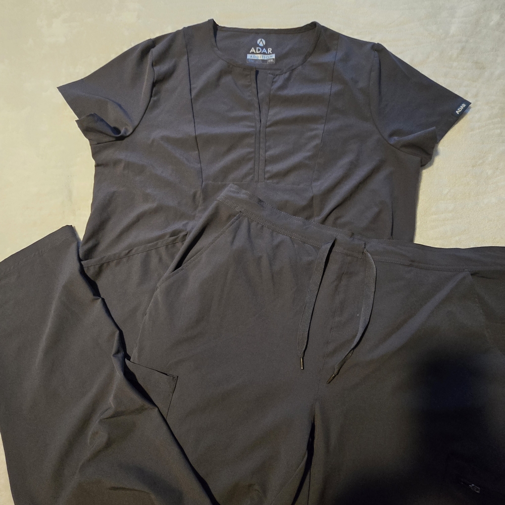 Adar Scrub Set